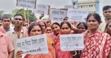 কাটমানি অভিযোগে তৃণমূল প্রধানের বাড়ির সামনে বিক্ষোভ,উত্তেজনা মালদার ভুতনিতে!!!