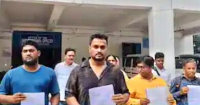 পুরসভায় তৃণমূলে ধাক্কা! একের পর এক কাউন্সিলরের ইস্তফায় বাড়ছে রাজনৈতিক চাপ!