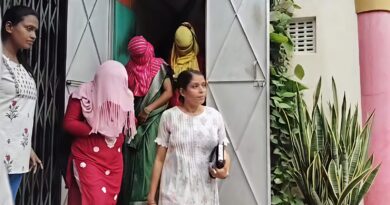 গোপনে ‘মধুচক্র’ চলার অভিযোগ, ঝাড়গ্রামের রেনু লজে পুলিশের অভিযান—গ্রেফতার ২১!